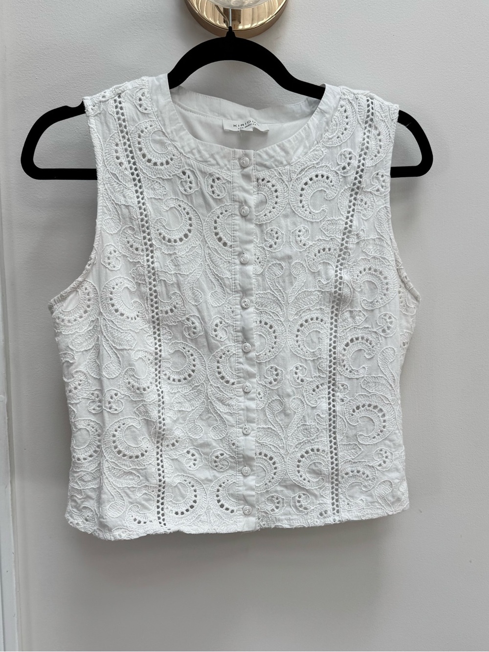 Women's White Eyelet Lace Button-Front Sleeveless Blouse